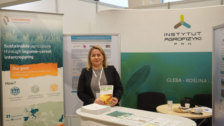 Photo from the Agro Park 2024 fair. Magdalena Frąc at the LEGUMINOSE booth
