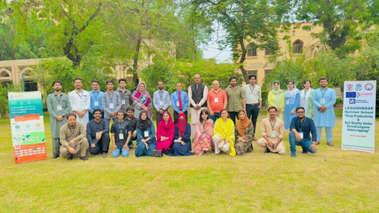 Group photo from the LEGUMINOSE summer school in Pakistan
